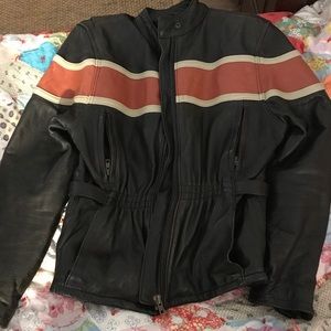 Nice harley jacket. Xl women’s Excellent cond.